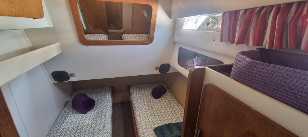 Beautiful And Comfy Boat In Barcelona With Boat Tour Option Hotel Exterior photo