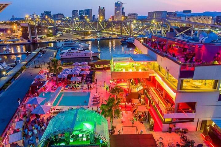 Beautiful And Comfy Boat In Barcelona With Boat Tour Option Hotel Exterior photo